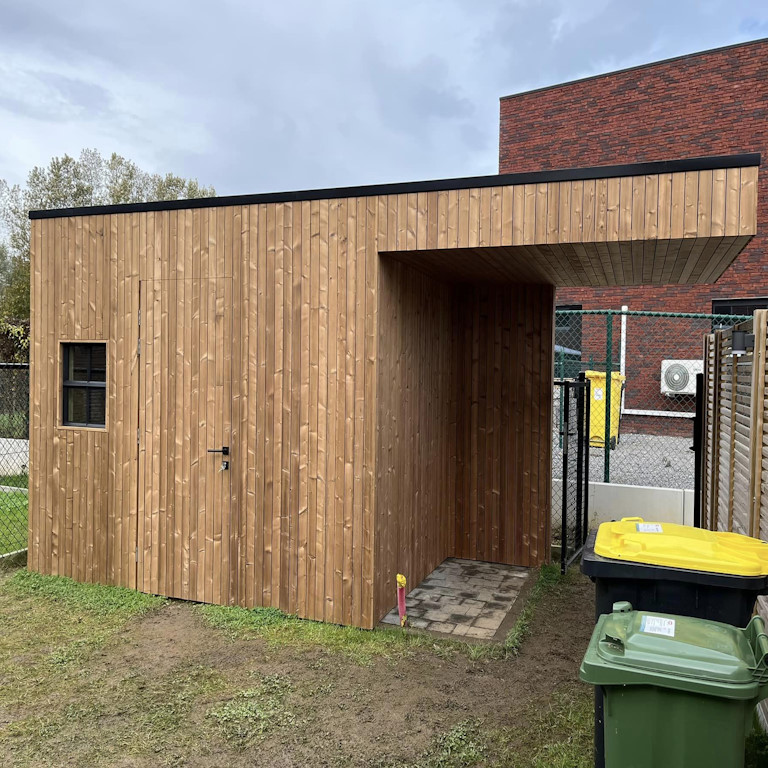 Tuinhuis met oversteek