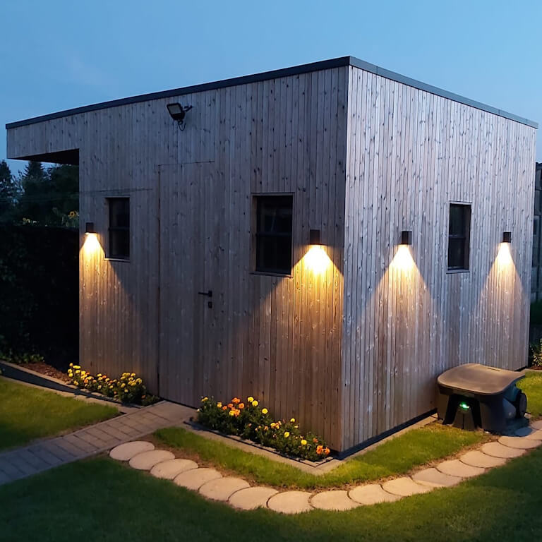 Tuinhuis met loungegedeelte