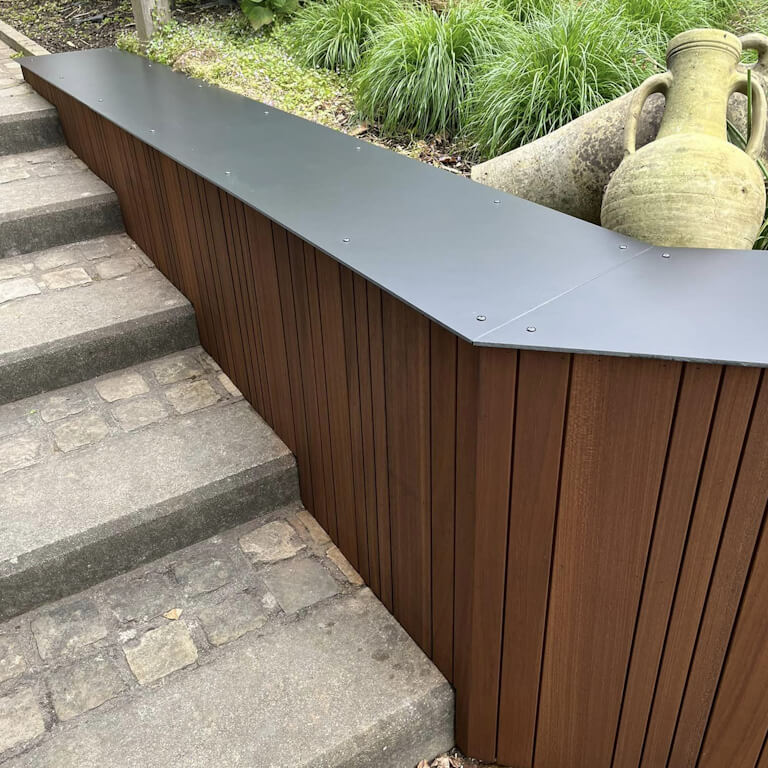 Bekleden bakstenen muur