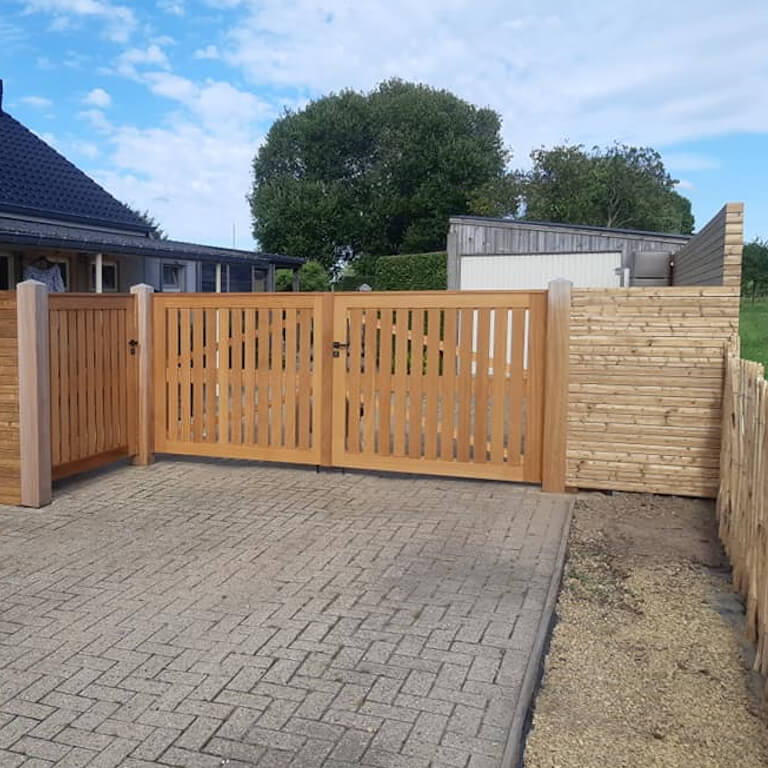 Houten poort / omheiningen