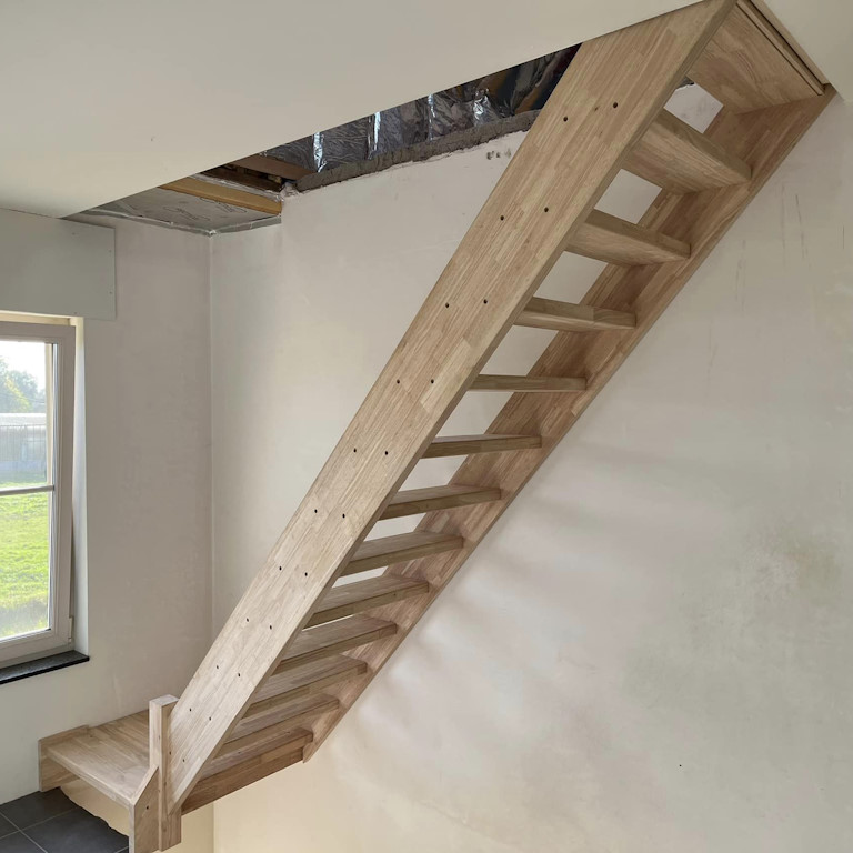 Plaatsen nieuwe trappen nieuwbouw